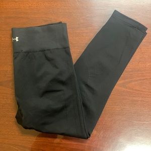 Under Armour Heat Gear 3/4 Length Leggings - BLACK, Size Medium